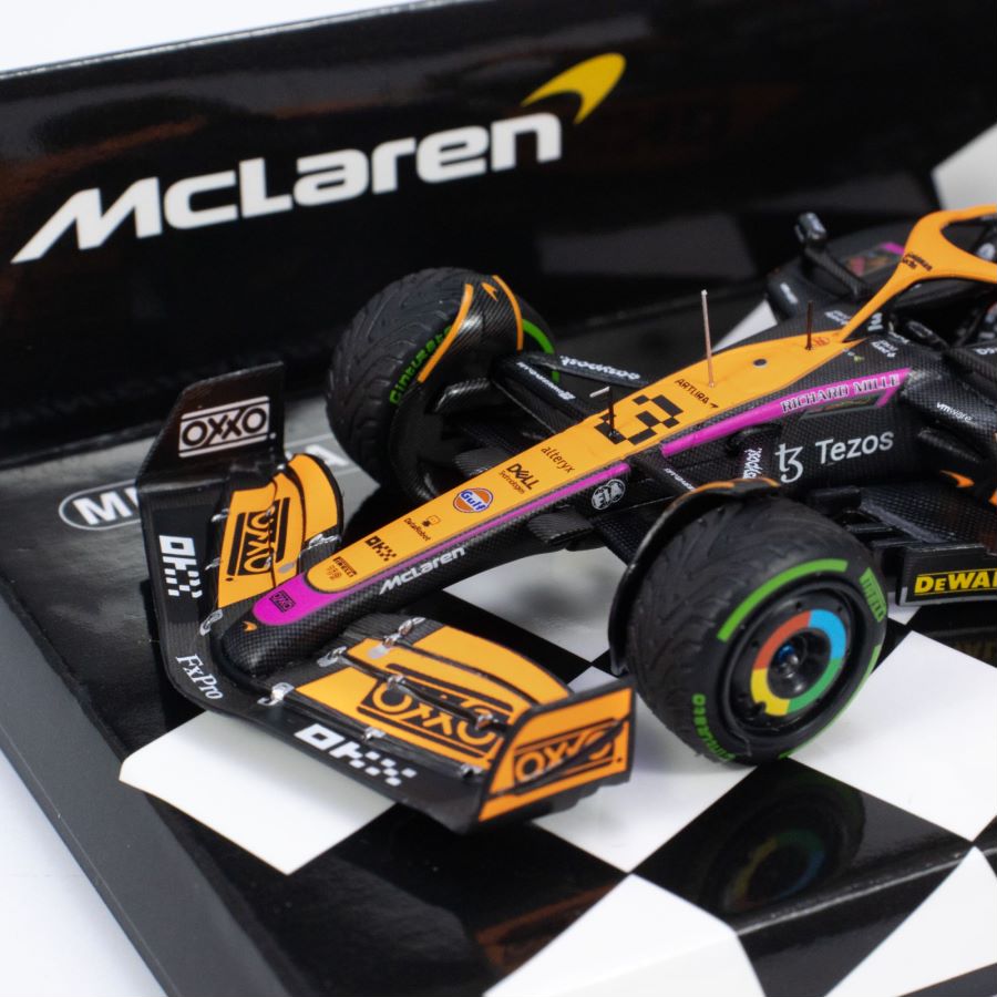 MINICHAMPS 1:43 MCLAREN F1 TEAM MCL36 – DANIEL RICCIARDO – SINGAPORE GP 2022