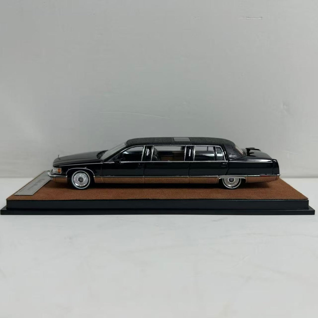 XiaoGuang Model 1:64 Cadillac Fleetwood Limousine (4 Colours)