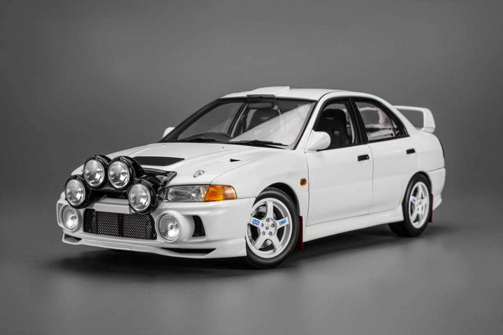 [Preorder] MOTORHELIX 1:18 Mitsubishi Lancer Evolution VI GSR Bonnet Rally Lamp Pod M84010