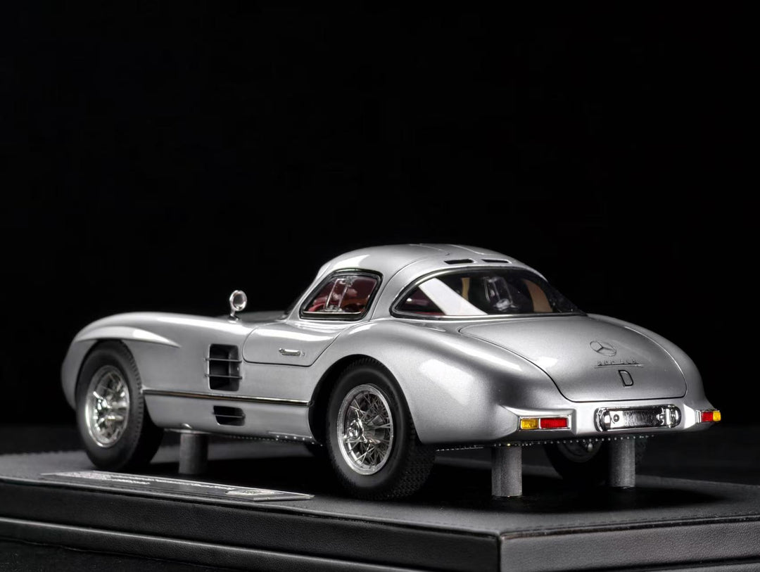 [Preorder] V8 Model 1:18 Mercedes Benz 300SLR (2 Colours)