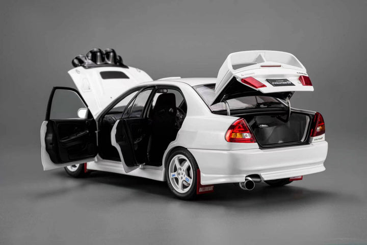[Preorder] MOTORHELIX 1:18 Mitsubishi Lancer Evolution VI GSR Bonnet Rally Lamp Pod M84010