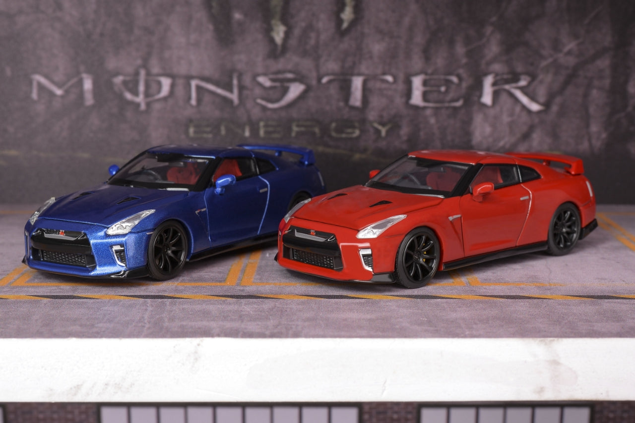 MOTORHELIX 1:64 Nissan GT-R(R35) Track Edition (2 Colours