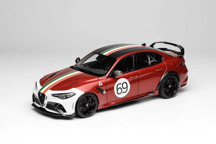 MOTORHELIX 1:18 Alfa Romeo Giulia GTAm Red Two-Tone /ltaly