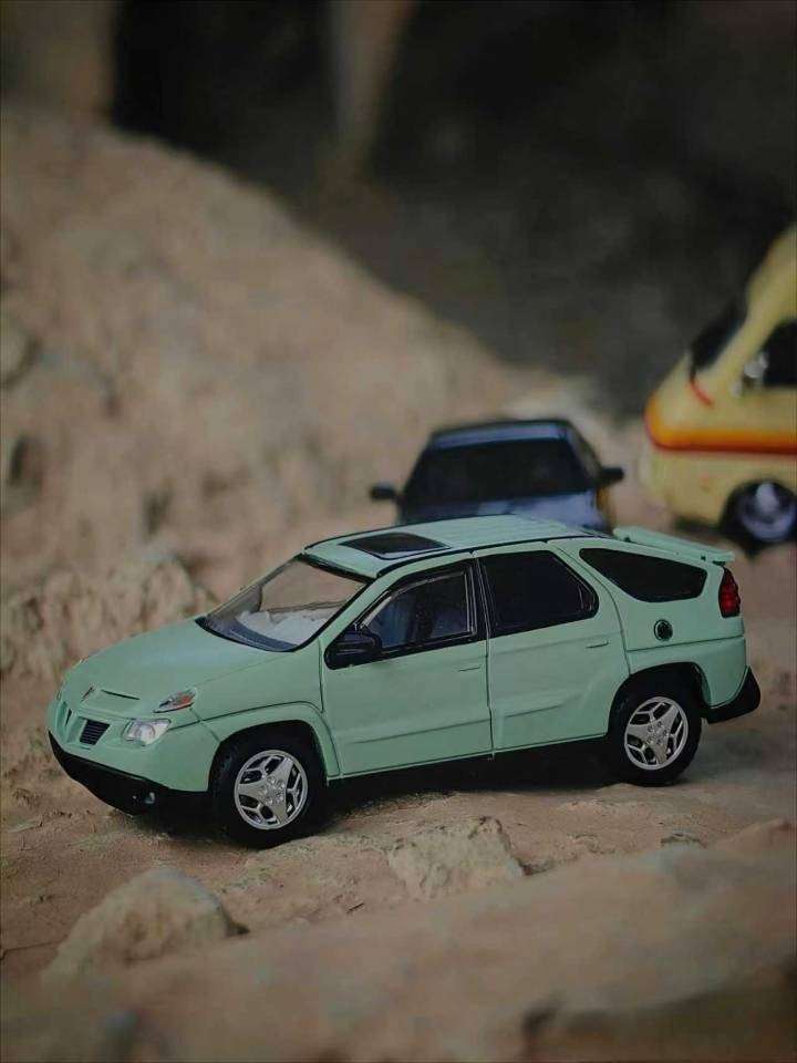GOC 1:64 2004 Pontiac Aztek Light Green