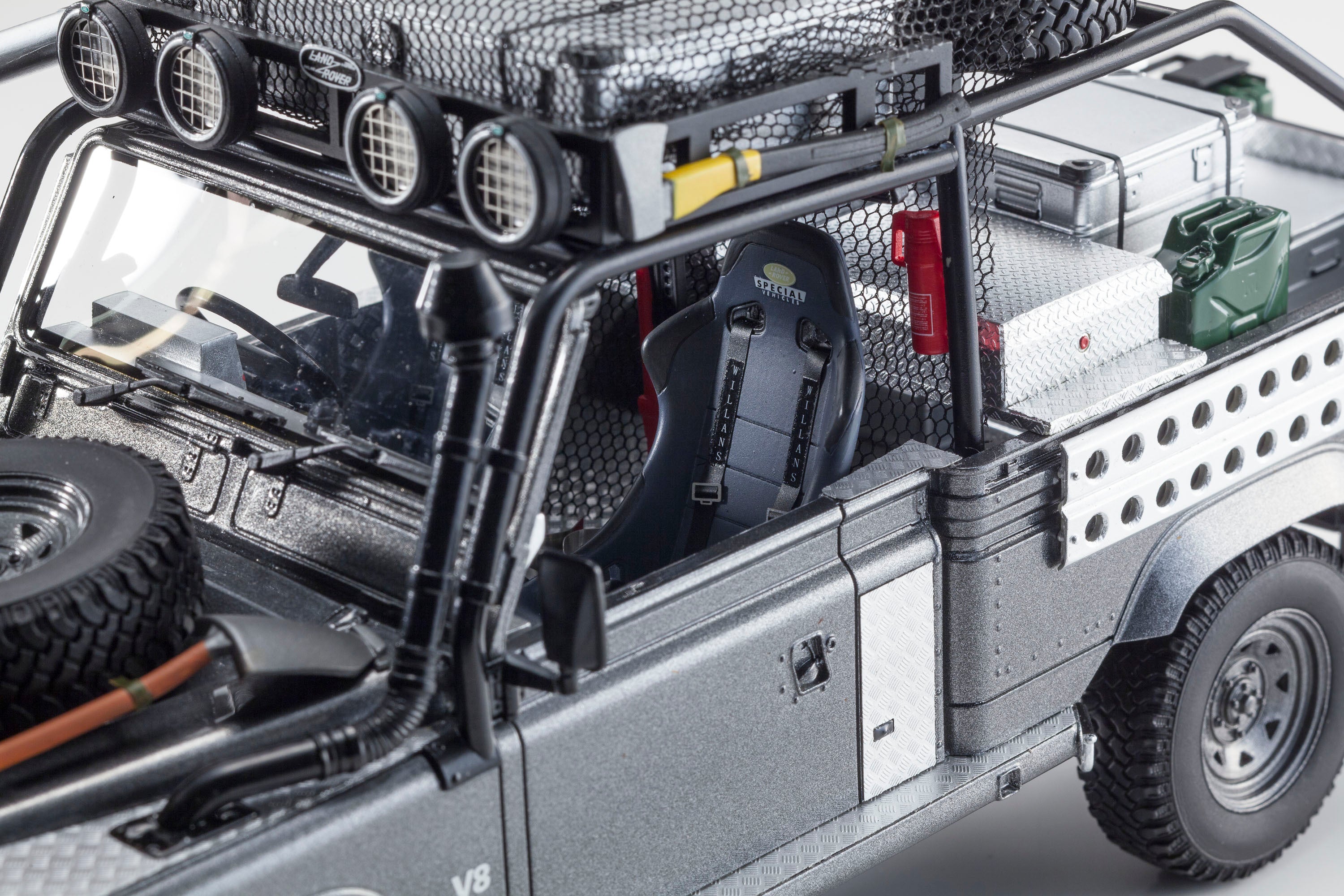 Kyosho 1:18 Land Rover Defender Movie Edition - Corris Grey