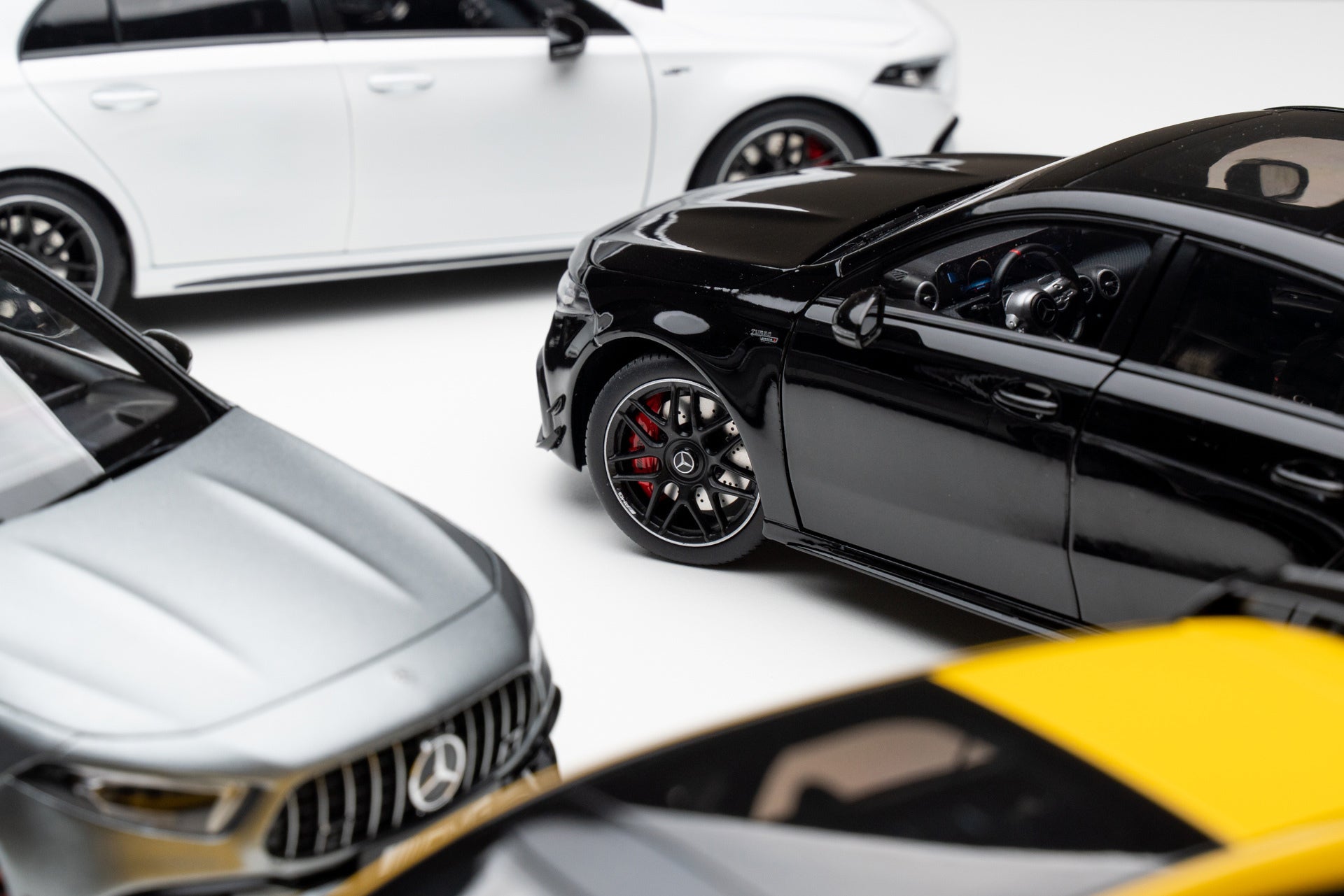 Kiloworks 1:18 Mercedes-Benz AMG A45 S Yellow LHD KLW000304