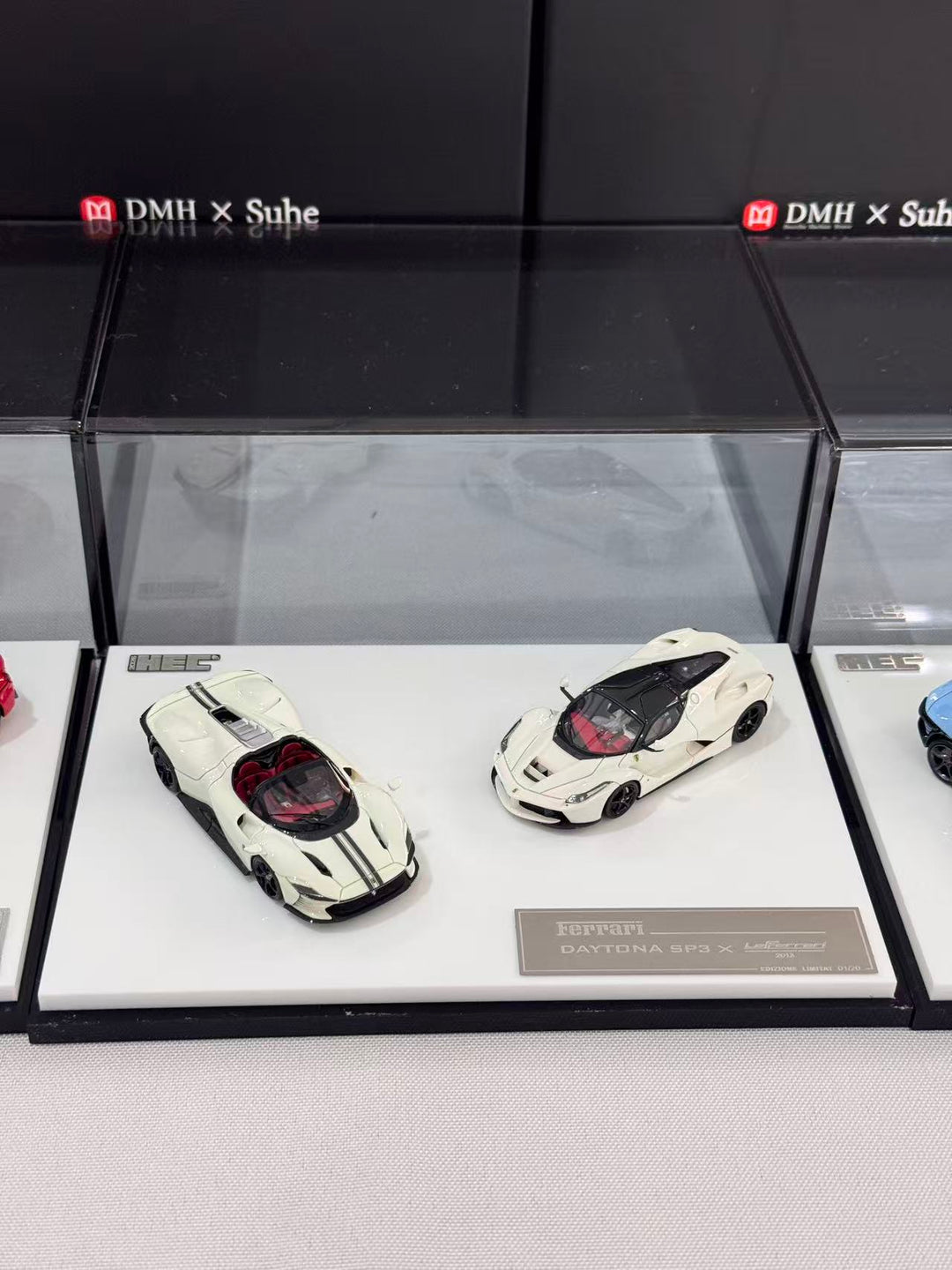 [Preorder] DMH x Suhe 1:64 Ferrari SP3 and Lamborghini LP720 2 Car Set HEC Limited Edition (5 Versions)
