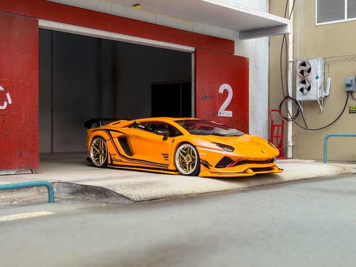[Preorder] Rotating Wheel 1:64 Rowen Lamborghini Aventador S - Iridescent Yellow