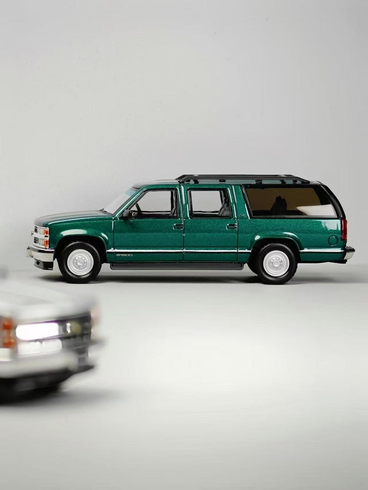 [Preorder] BLISS 1:64 Chevrolet Suburban (2 Colours)