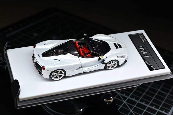 [Preorder] Street Buster 1:64 Ferrari F150 Bianco Avus-Rosso interior