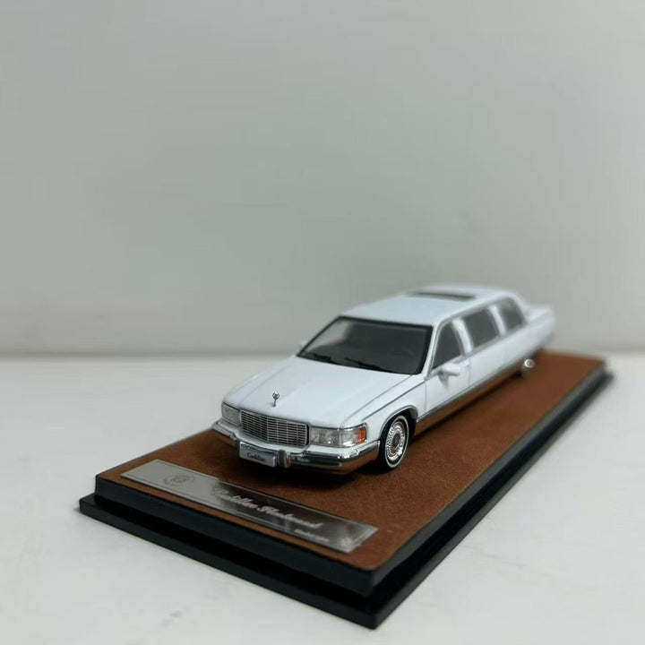 XiaoGuang Model 1:64 Cadillac Fleetwood Limousine (4 Colours)