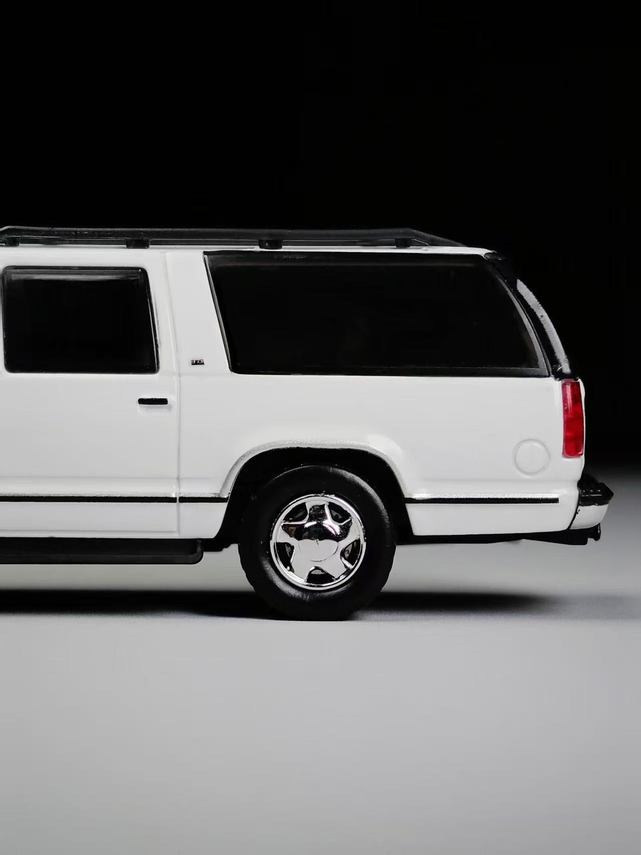 Preorder] BLISS 1:64 Chevrolet Suburban Ivory White – Horizon Diecast