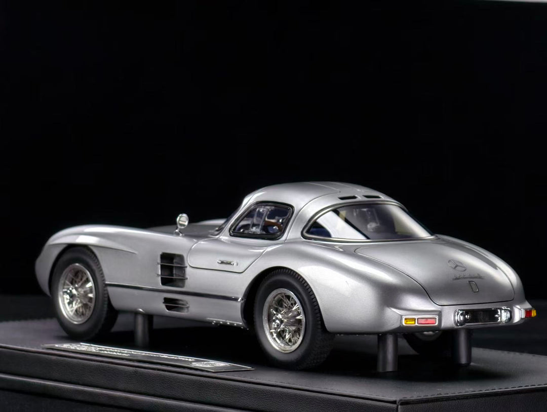 [Preorder] V8 Model 1:18 Mercedes Benz 300SLR (2 Colours)