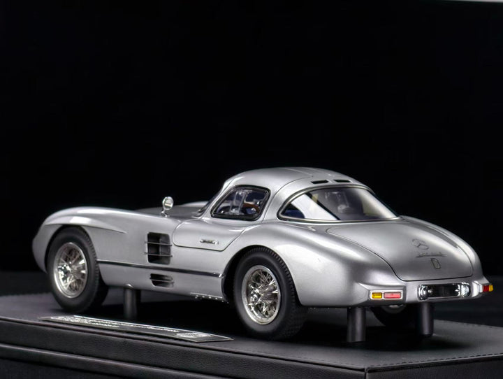 [Preorder] V8 Model 1:18 Mercedes Benz 300SLR (2 Colours)