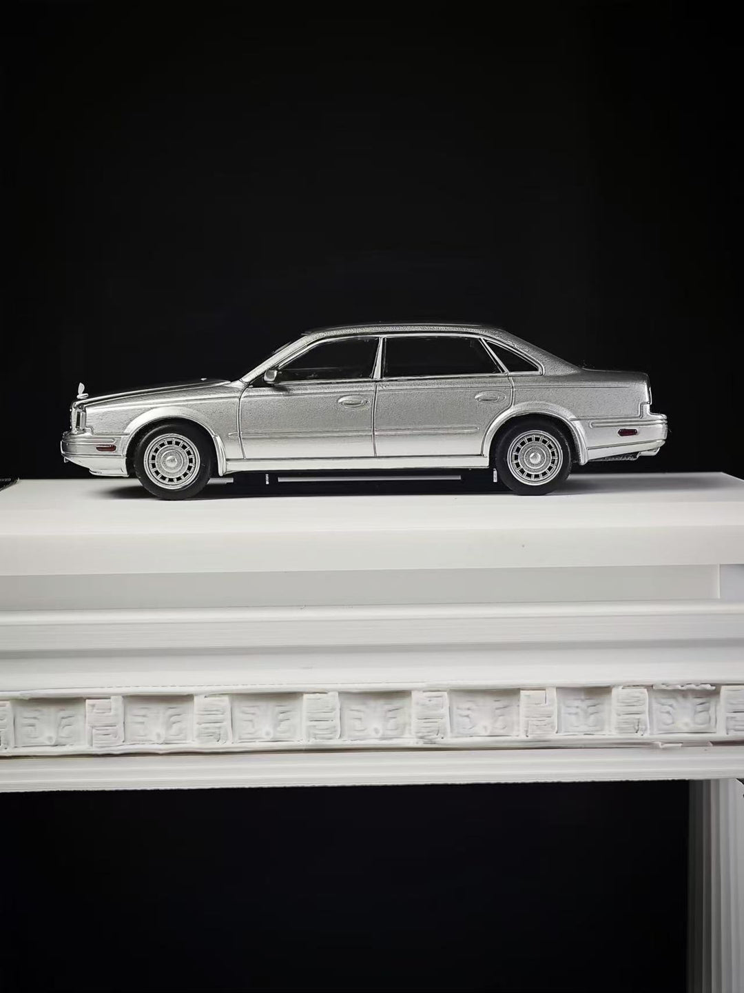 [Preorder] MK Miniatures 1:64 Nissan President JHG50 (2 Colours)