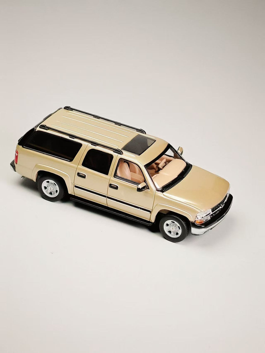 [Preorder] MK Miniatures 1:64 2003 Chevrolet Suburban Vintage Light Gold MK2401-04-A1