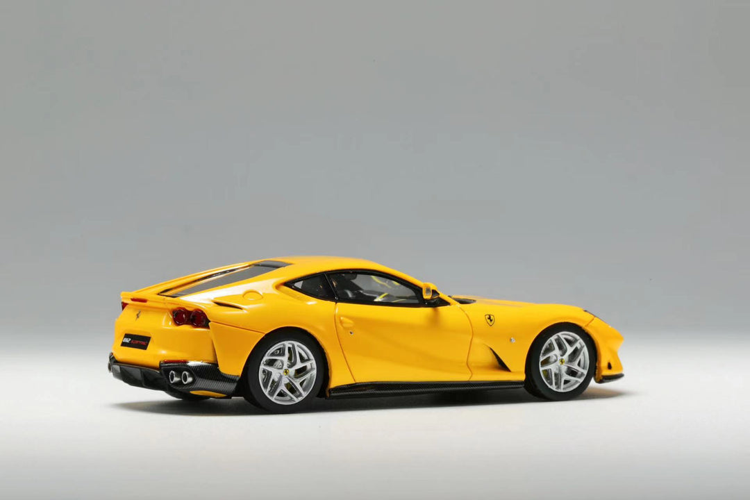 [Preorder] Car's Lounge 1:64 812 superfast (3 Colors)