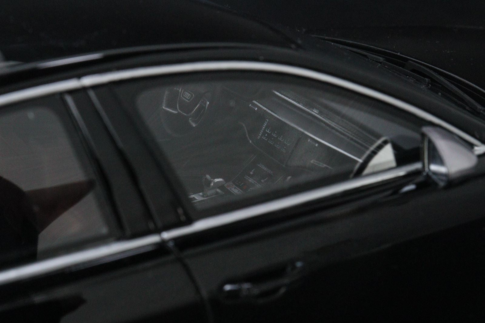 GT Spirit 1:18 Audi S8 Mythos Black – Horizon Diecast