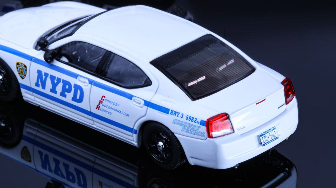 [Preorder] Rollin 1:64 NYPD New York Police Department Highway Patrol HWY Semi-concealed police car 08 Warhorse