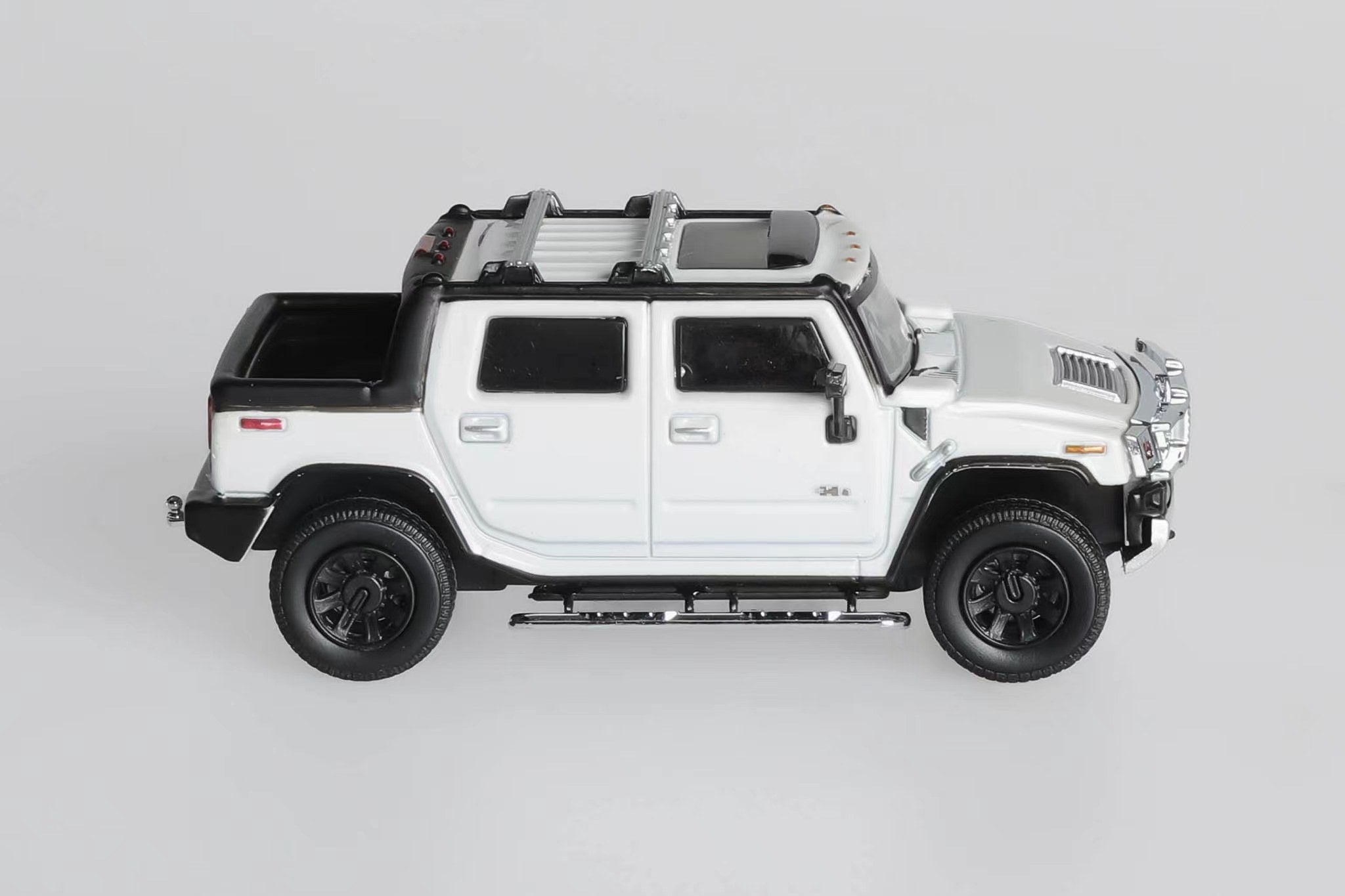 LuLu Model 1:64 GMC Hummer H2 SUT (2 Colours) – Horizon Diecast