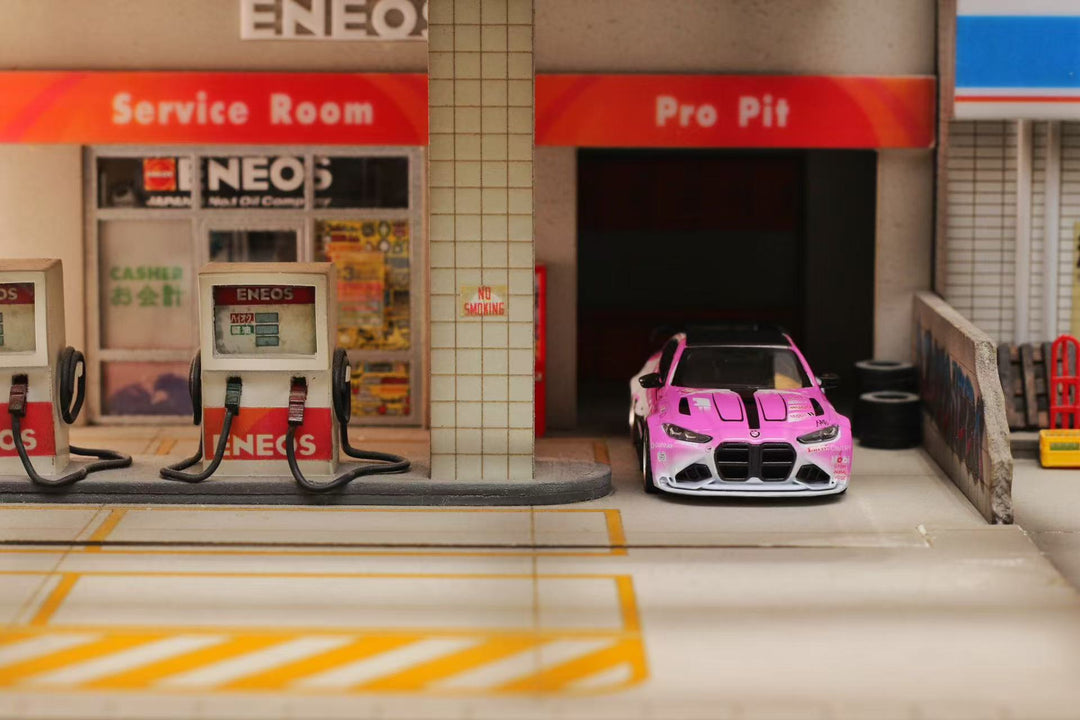 [Preorder] Street Weapon 1:64 BMW G82 M4 Pink Bull Livery