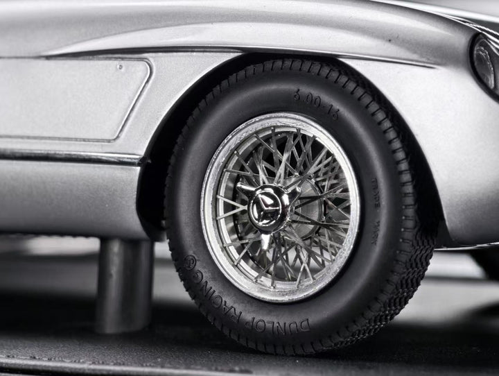 [Preorder] V8 Model 1:18 Mercedes Benz 300SLR (2 Colours)