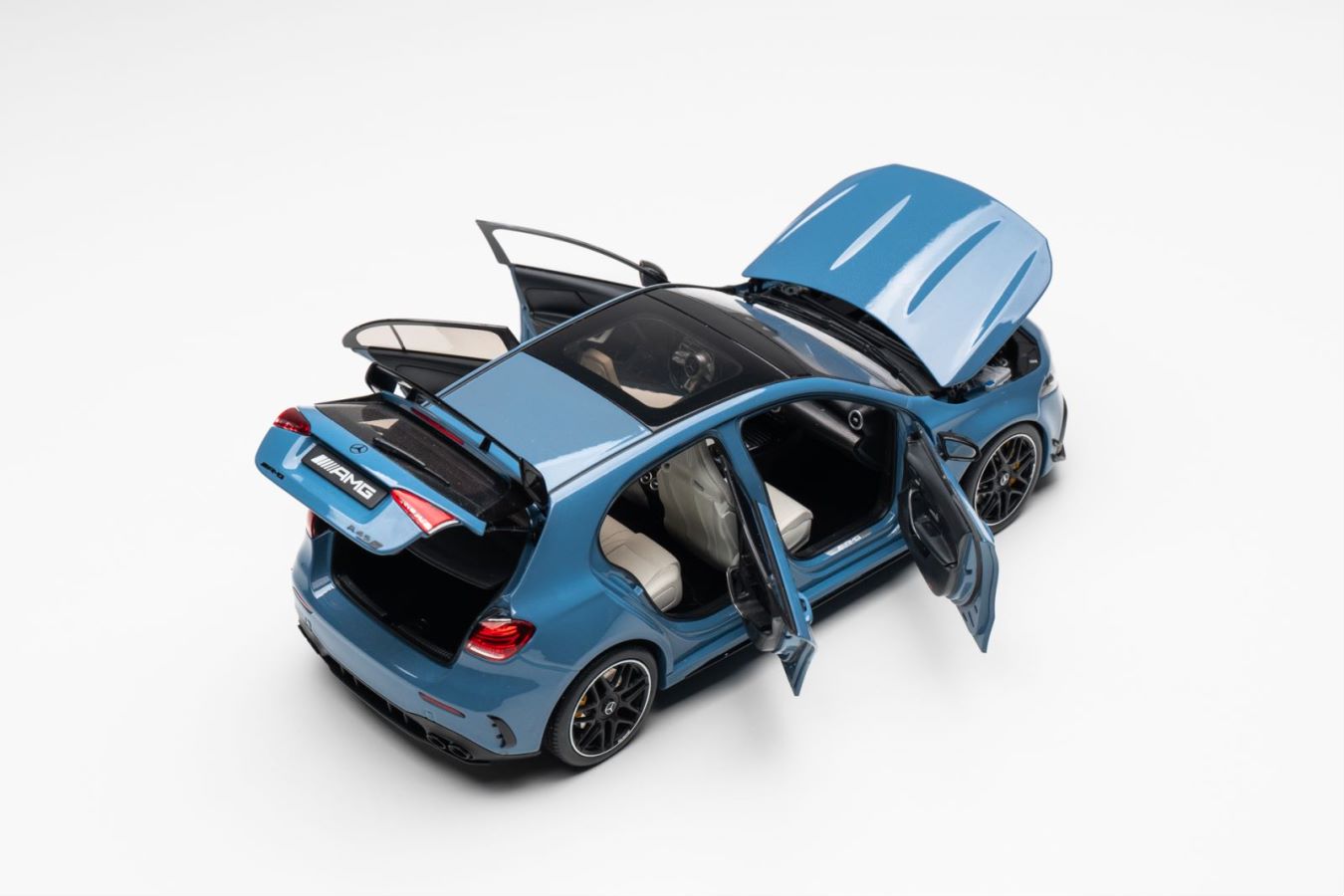 Official Mercedes-Benz 1:18 AMG A45 S Blue 100670 – Horizon