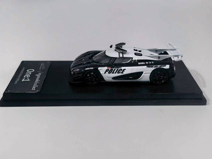 [Preorder] Model Collect 1:64 koenigsegg one 1 Black/White Police Livery MC640028A