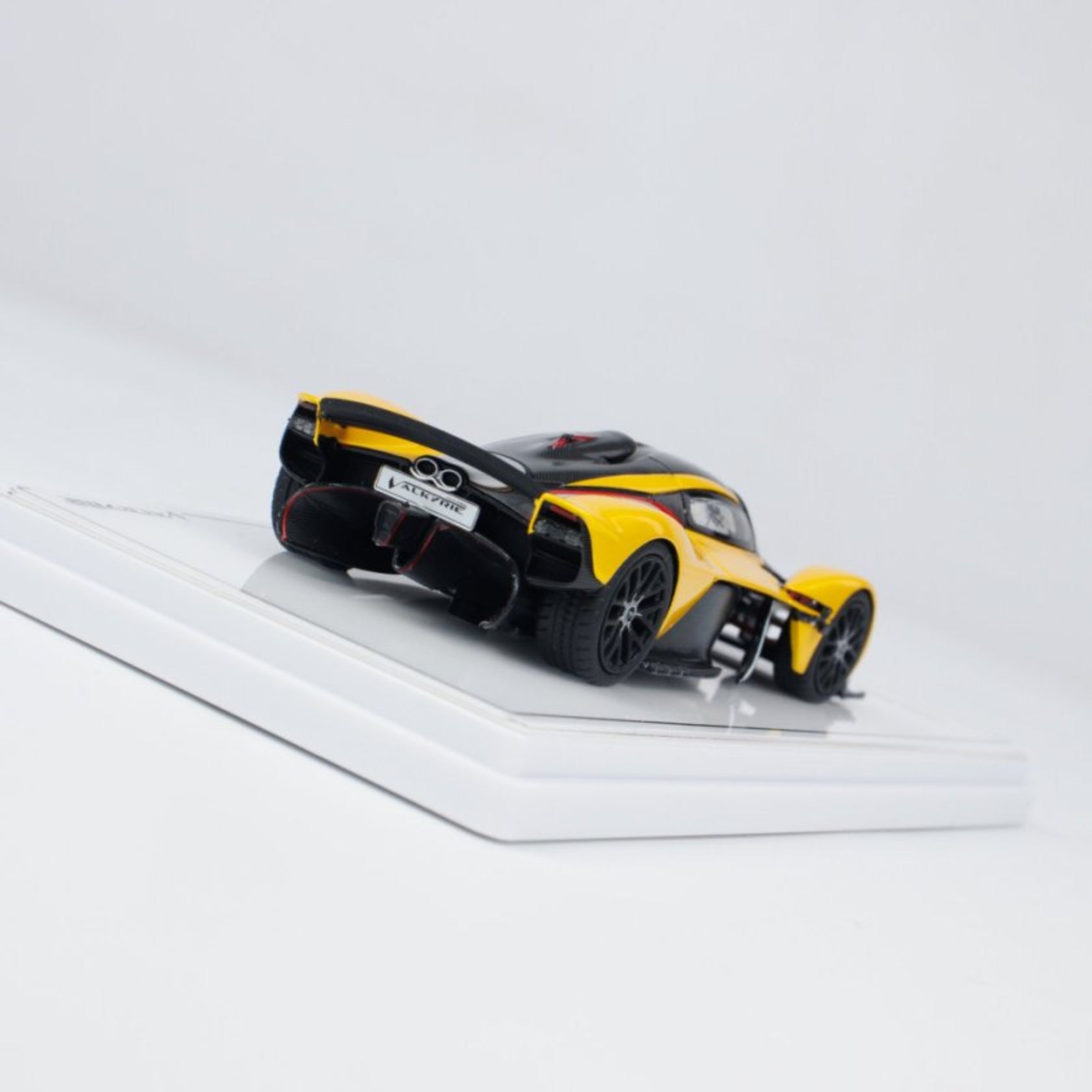 TSM 1:43 Aston Martin Valkyrie Sunburst Yellow TSM430773 – Horizon