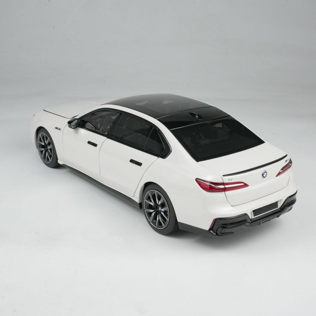 MINICHAMPS 1:18 BMW i7 M70 (G70) – 2024 WHITE METALLIC 110023702