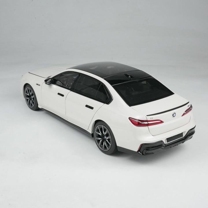 MINICHAMPS 1:18 BMW i7 M70 (G70) – 2024 WHITE METALLIC 110023702