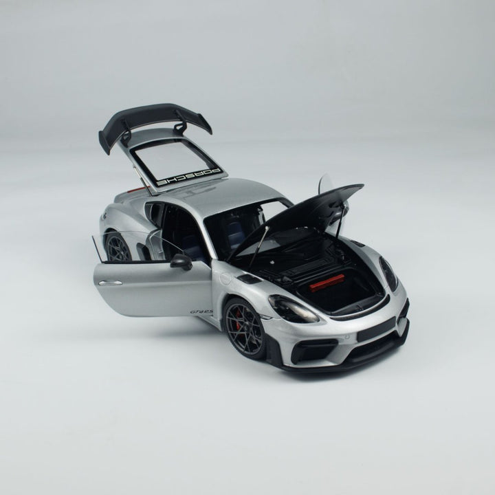 Minichamps 1:18 Caymen 718 Caymen GT4 RS Weissach Package