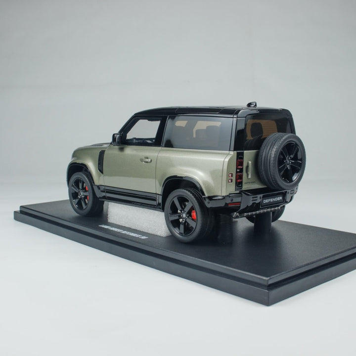 GT Spirit 1:18 LAND ROVER DEFENDER P400 X-DYNAMIC HSE PANGEA GREEN 2021 GT517