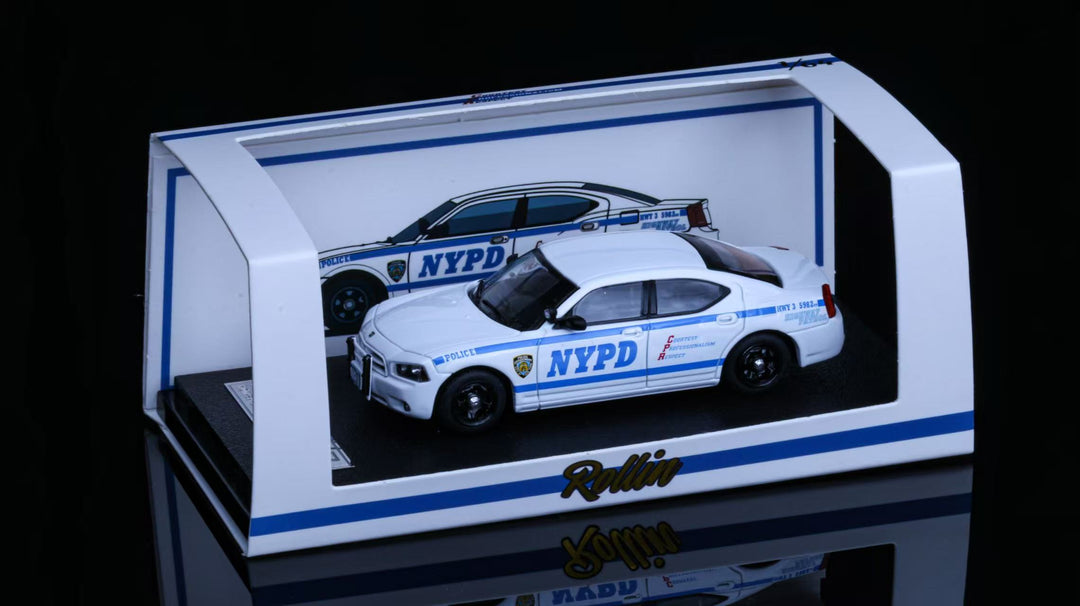 [Preorder] Rollin 1:64 NYPD New York Police Department Highway Patrol HWY Semi-concealed police car 08 Warhorse
