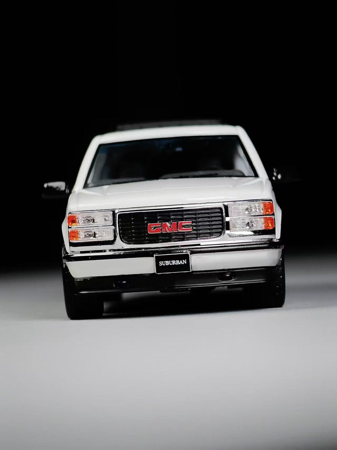 [Preorder] BLISS 1:64 Chevrolet Suburban Ivory White