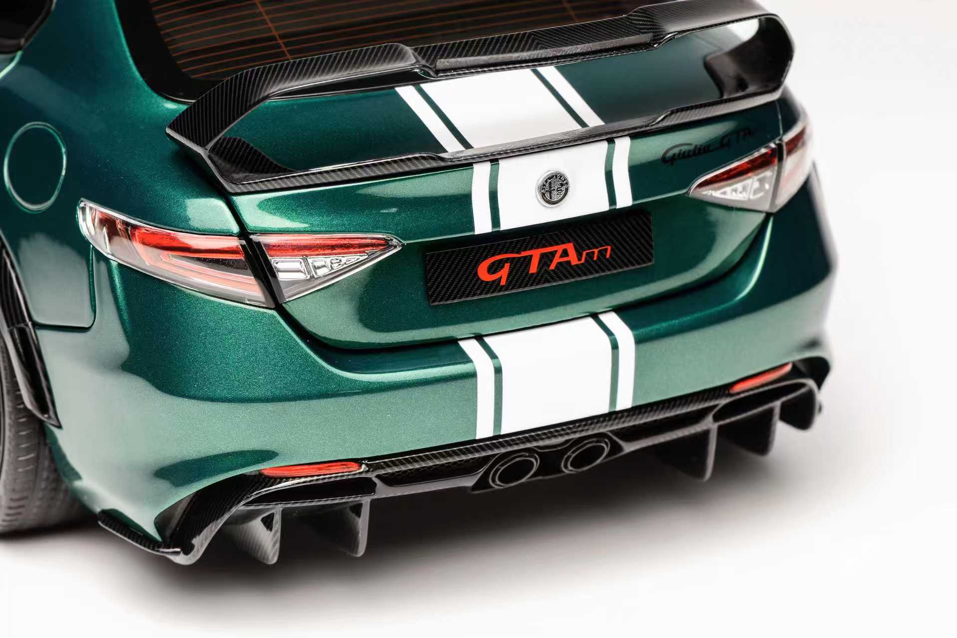 MOTORHELIX 1:18 Alfa Romeo Giulia GTAm Green Livery Two-Tone #99