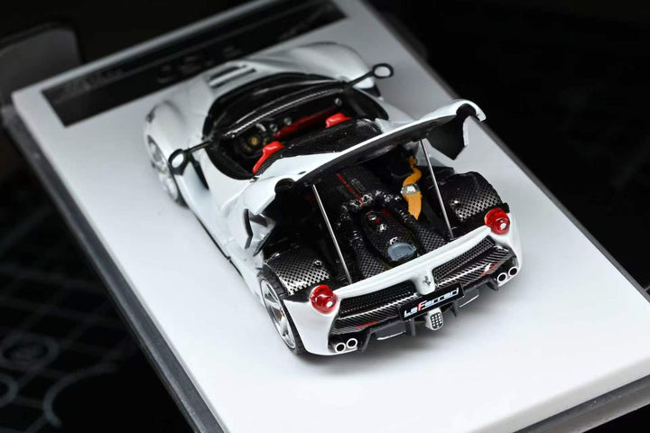 [Preorder] Street Buster 1:64 Ferrari F150 Bianco Avus-Rosso interior