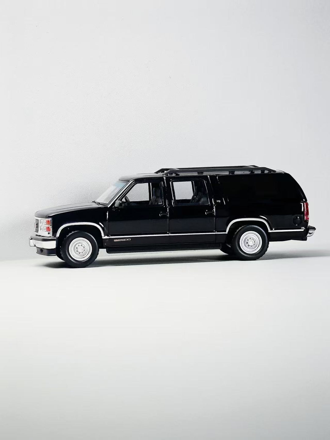 [Preorder] BLISS 1:64 Chevrolet Suburban Pearl Black