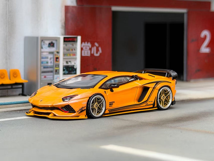 [Preorder] Rotating Wheel 1:64 Rowen Lamborghini Aventador S - Iridescent Yellow