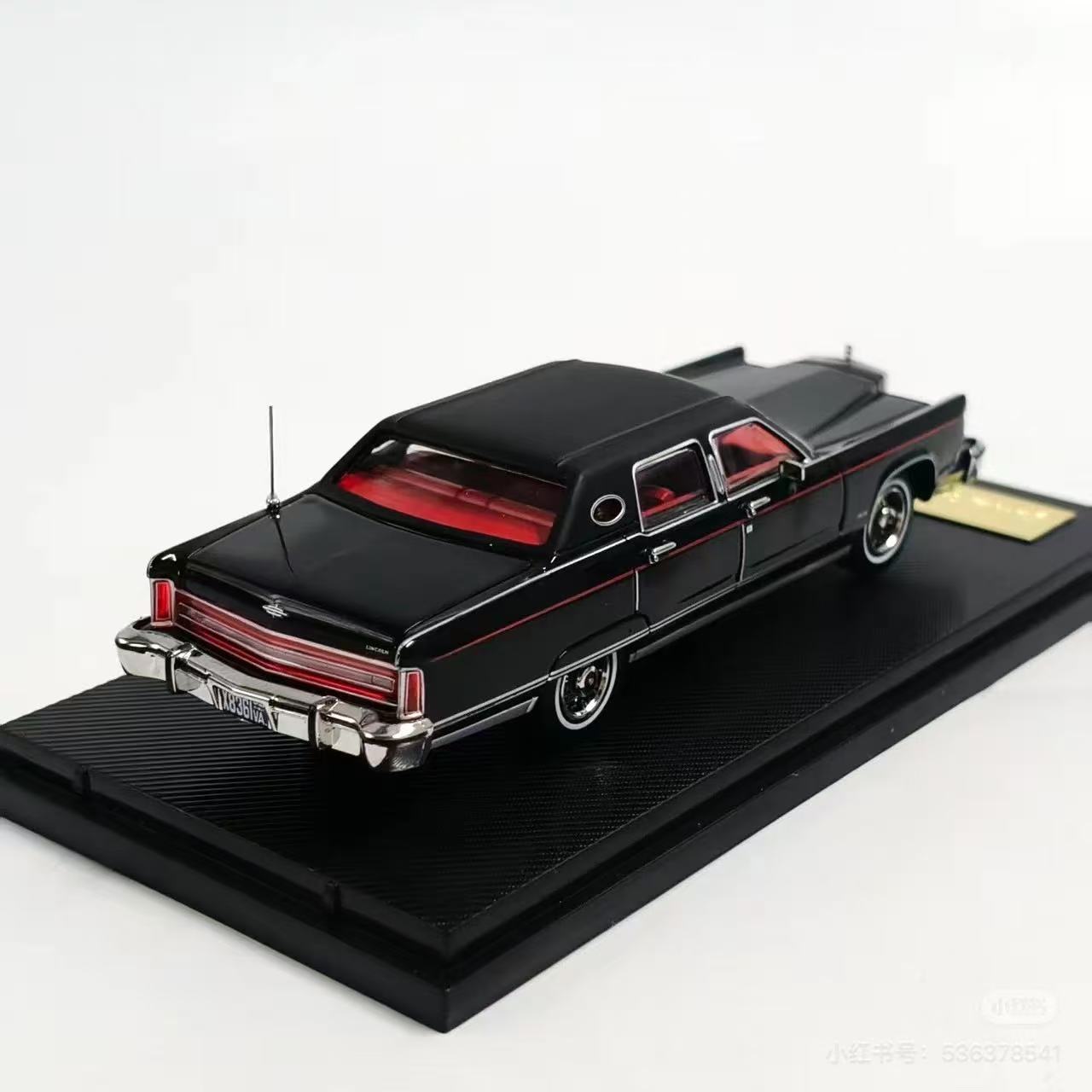 Preorder] Turning Crush 1:64 1979 Lincoln Continental Town Car