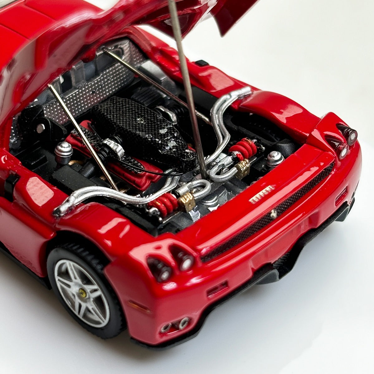 King Model 1:64 Enzo - Red (2 Versions) – Horizon Diecast