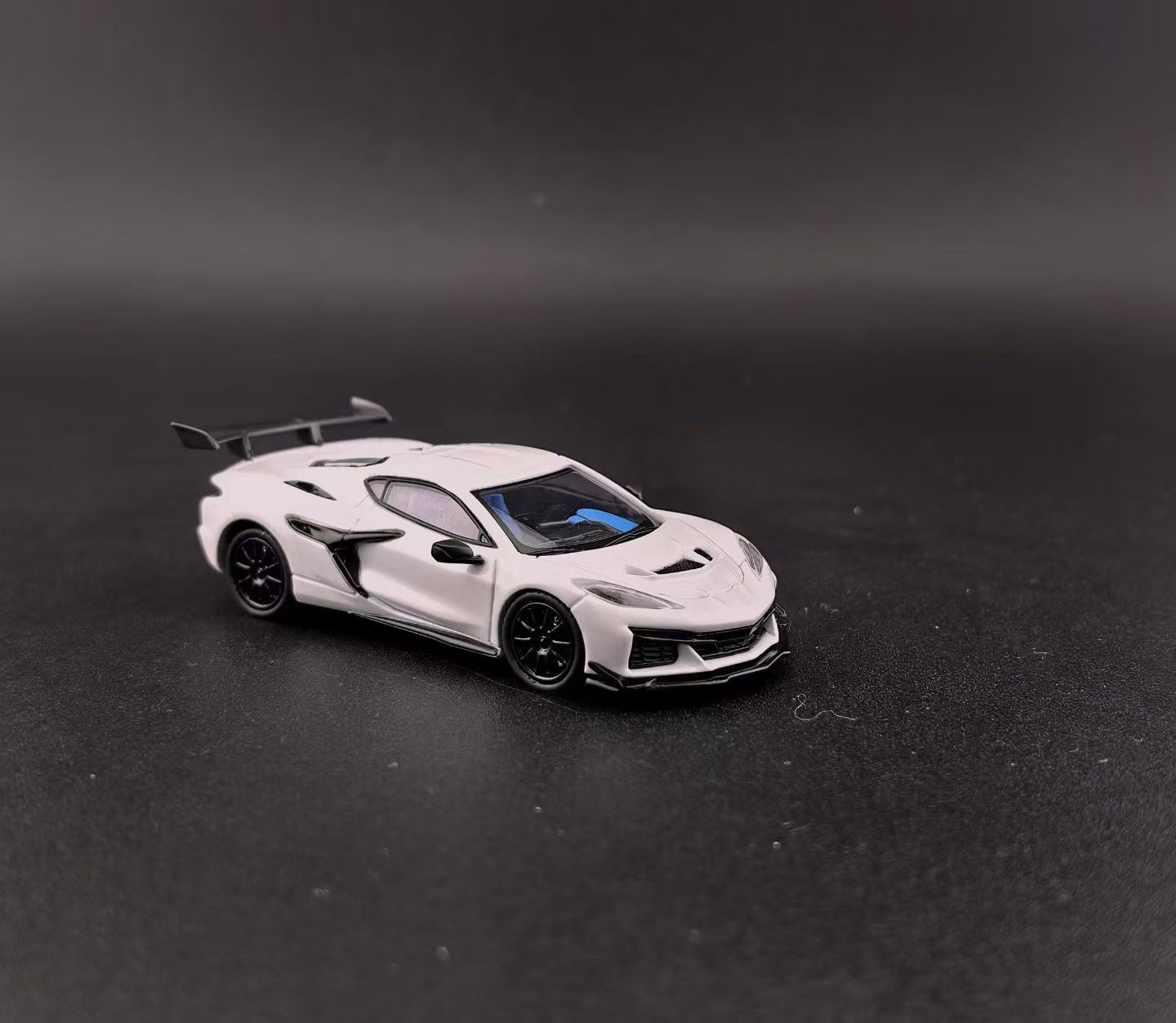 Fine works64 1:64 Chevrolet Corvette C8 ZR1 (2 Colours) – Horizon