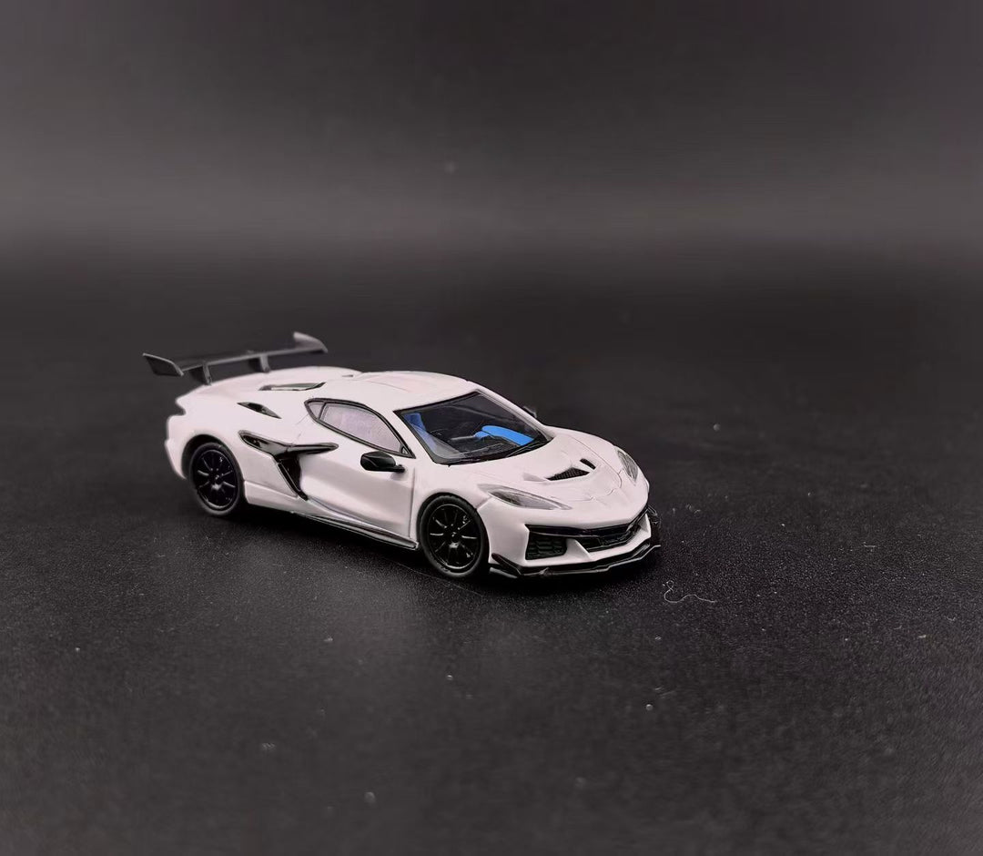 Fine works64 1:64 Chevrolet Corvette C8 ZR1 (2 Colours)
