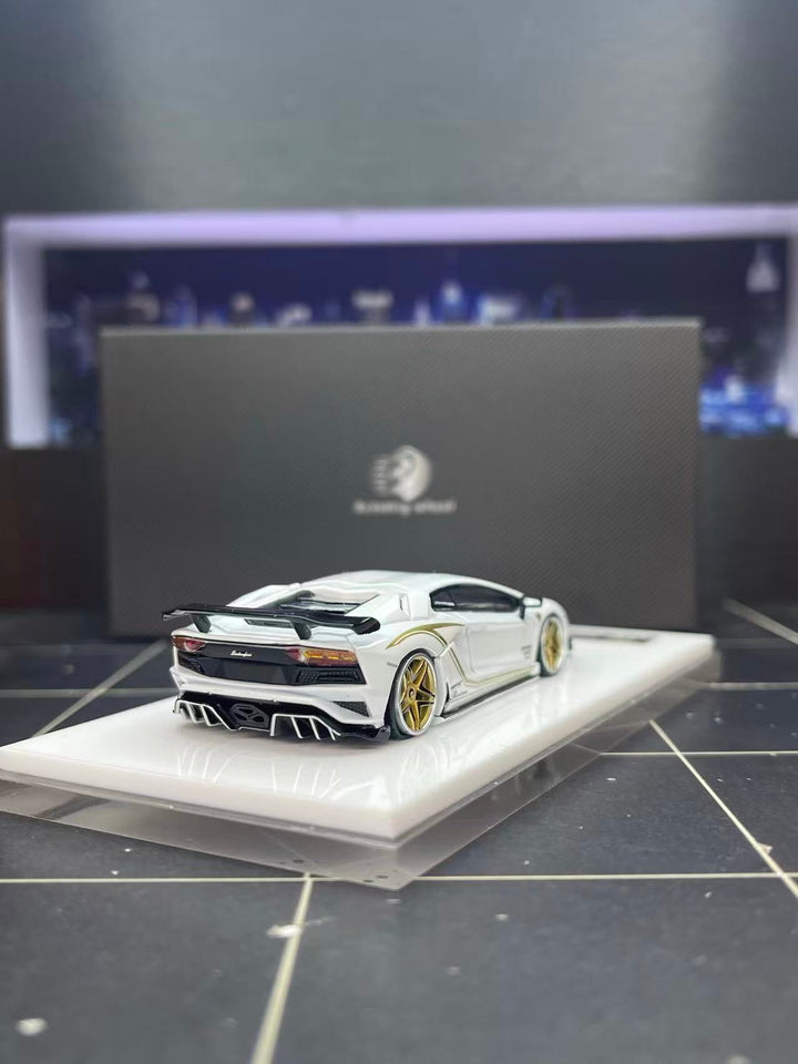 [Preorder] Rotating Wheel 1:64 Lamborghini Rowen Aventador S White