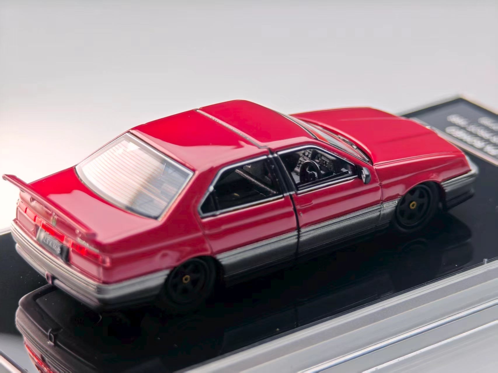 Preorder] Carport Model 1:64 Alfa Romeo 164 (3 Variants) – Horizon