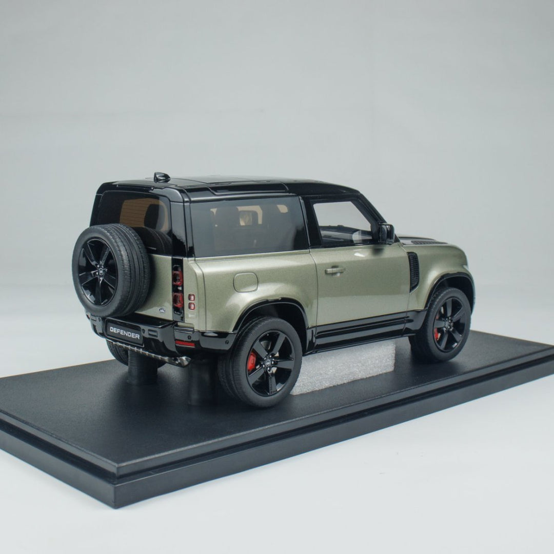 GT Spirit 1:18 LAND ROVER DEFENDER P400 X-DYNAMIC HSE PANGEA GREEN 2021 GT517
