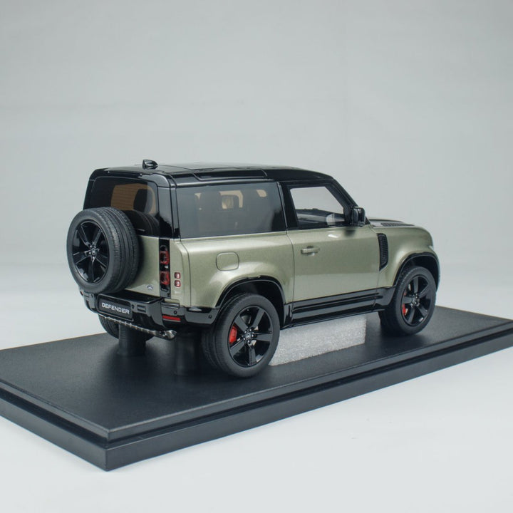 GT Spirit 1:18 LAND ROVER DEFENDER P400 X-DYNAMIC HSE PANGEA GREEN 2021 GT517