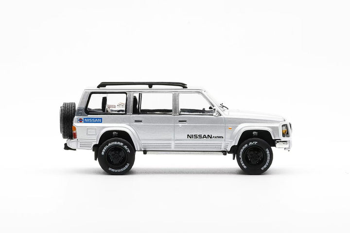 Shadow Pro 1:64 Nissan PATROL GR (Y60) - LHD SILVER KS-079-645