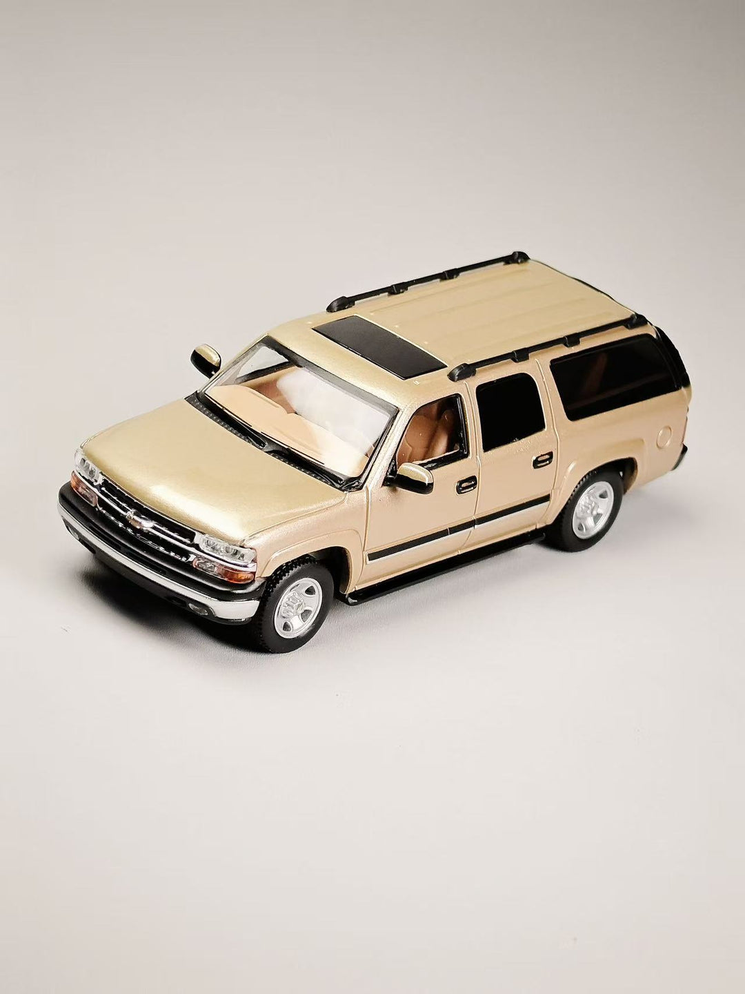 [Preorder] MK Miniatures 1:64 2003 Chevrolet Suburban Vintage Light Gold MK2401-04-A1