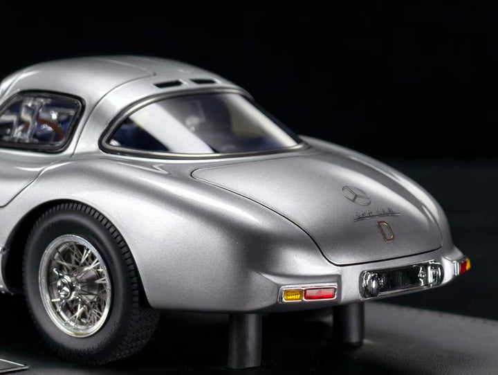 [Preorder] V8 Model 1:18 Mercedes Benz 300SLR (2 Colours)